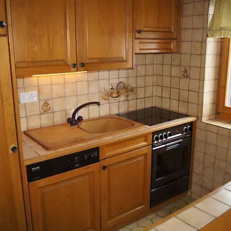 شقة 2 Bedrooms Crocus 210 *