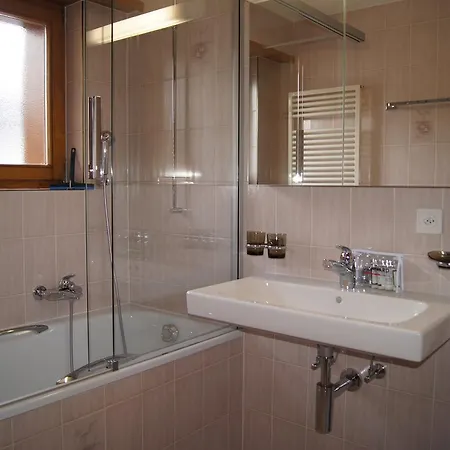 2 Bedrooms Crocus 210 شقة